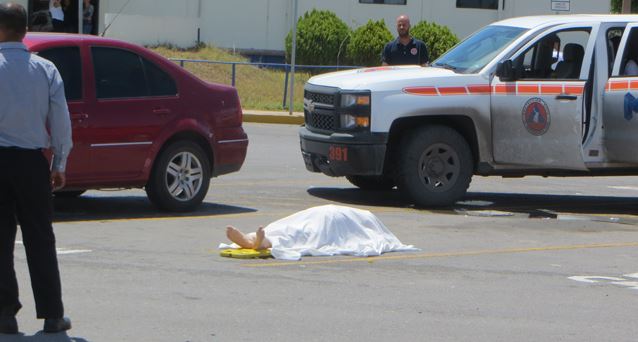 Muere mujer a las afueras de Seguridad Pública