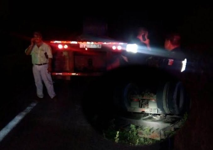 Se desprende remolque de tráiler en carretera González- Zaragoza