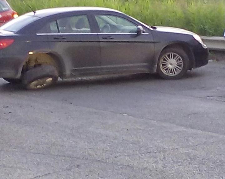 Bache provoca accidente en corredor urbano