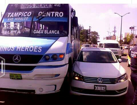 Choque provoca caos vial en Tampico