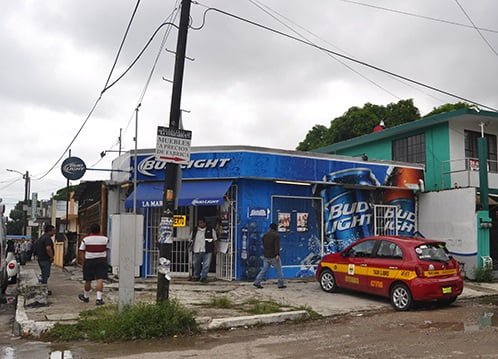 Hombres armados asaltan depósito en Madero