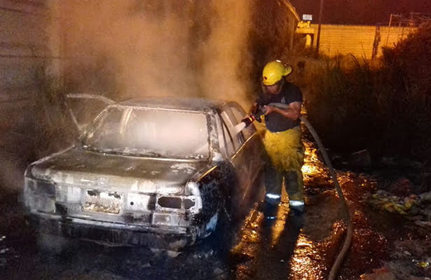 Vehículo se incendia por causas desconocidas en Altamira