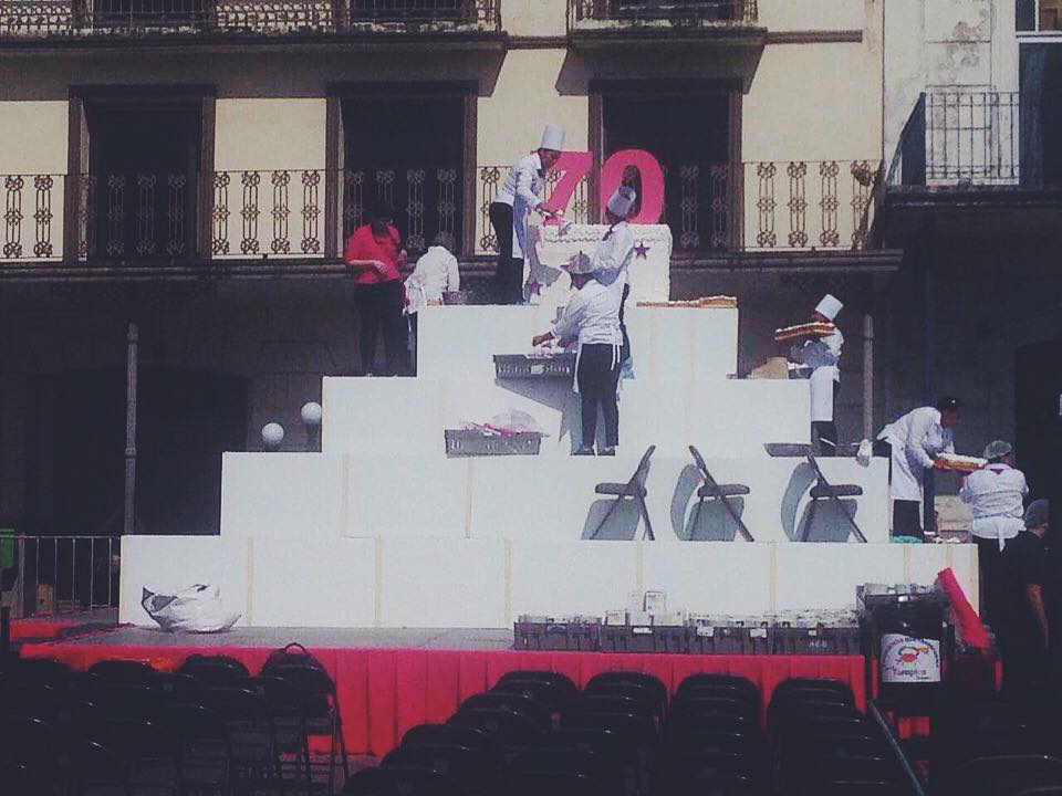 Pastelería de Tampico busca entrar en Récord Guinness con pastel gigante