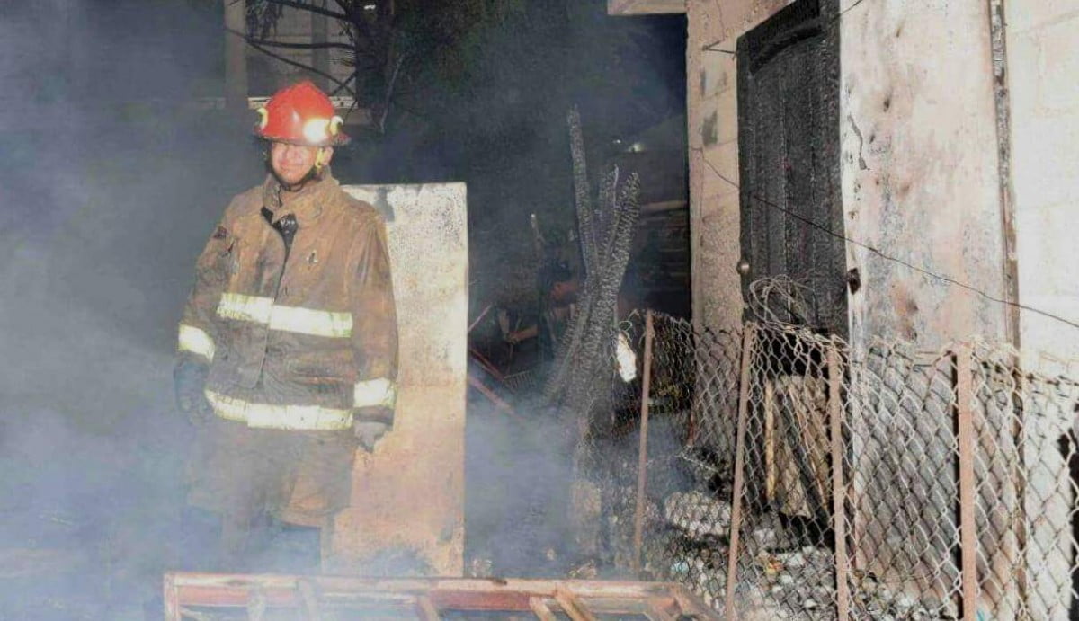 Incendio consume 2 casas de madera