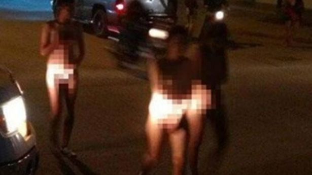 Desnudan a mujeres por robar