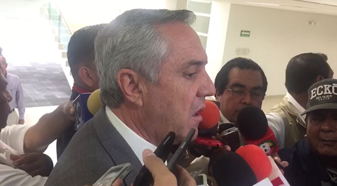 Funcionarios corren mayores riesgos que la población: Etienne