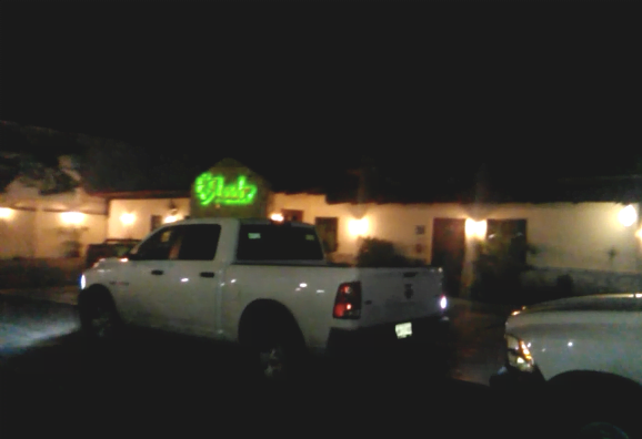 Hombres armados asaltan restaurante en Tampico
