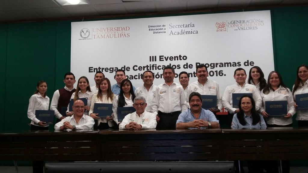 Certifica UAT a 200 profesores en programas de innovación educativa
