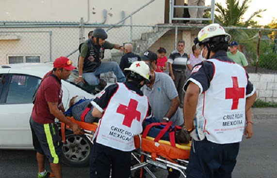 Choque deja motociclista lesionado