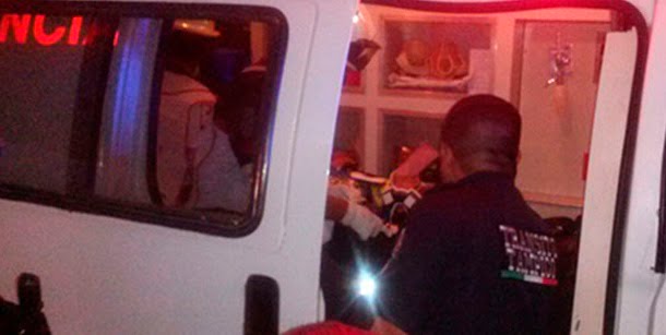 Conductor arrolla a una mujer y se da a la fuga
