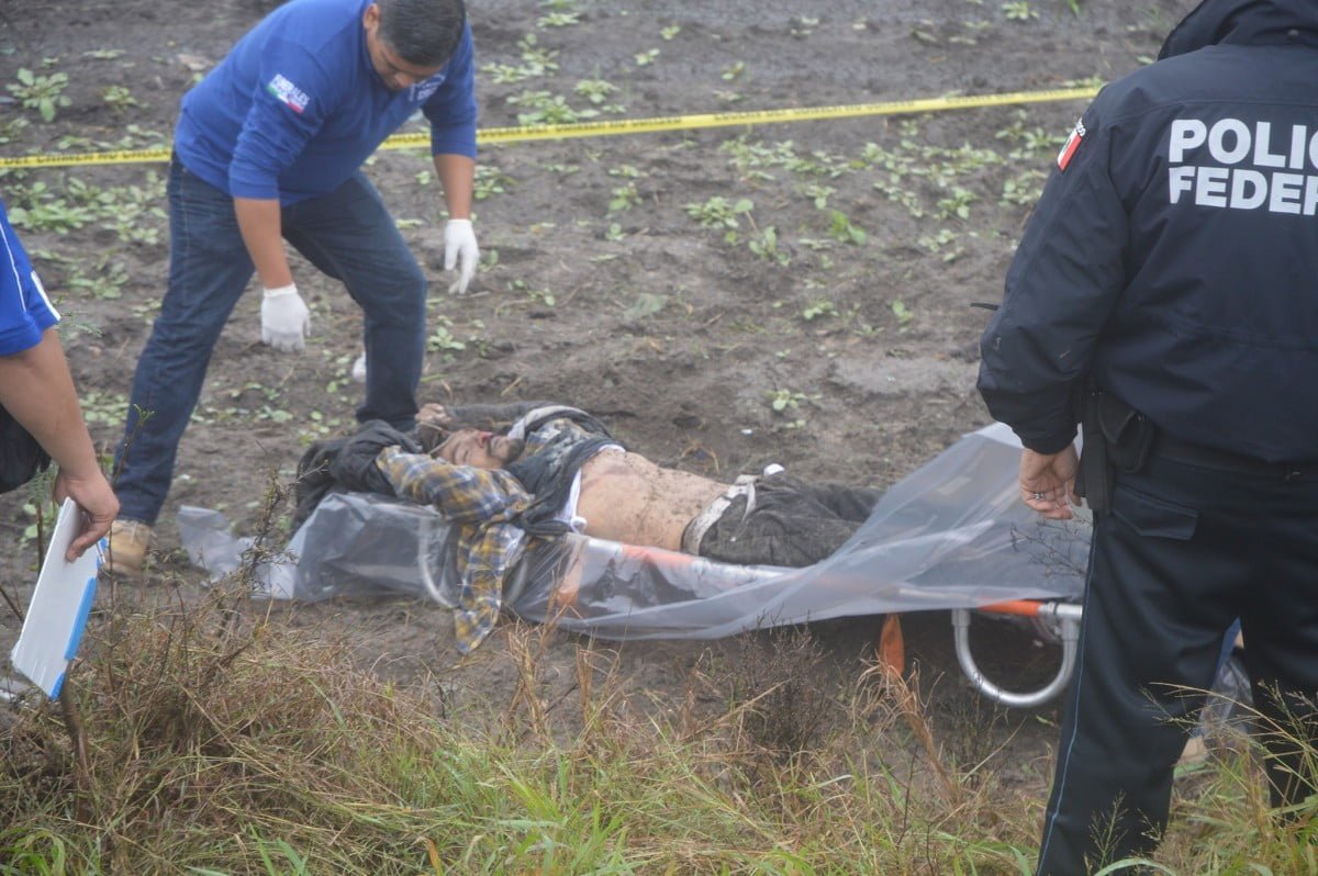 Muere tras volcar camioneta que había robado