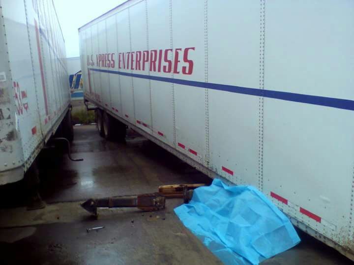 Muere aplastado por la caja de un tráiler