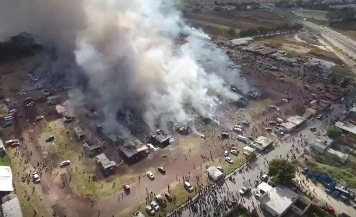 Explosión en mercado de cohetes (VIDEO)