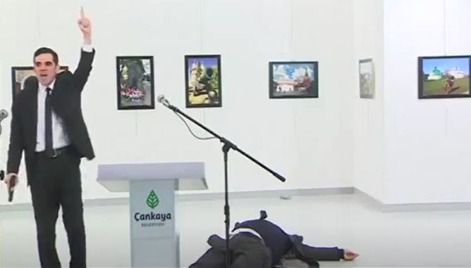 Muere embajador ruso en Turquía tras tiroteo