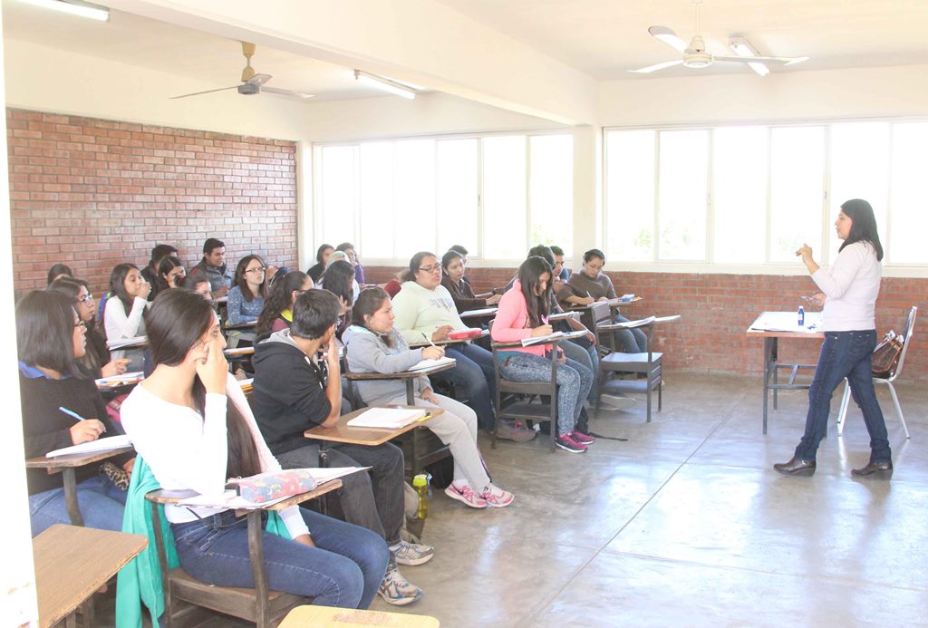Apoyan clases extramuros alumnos y maestros de Trabajo Social-UAT