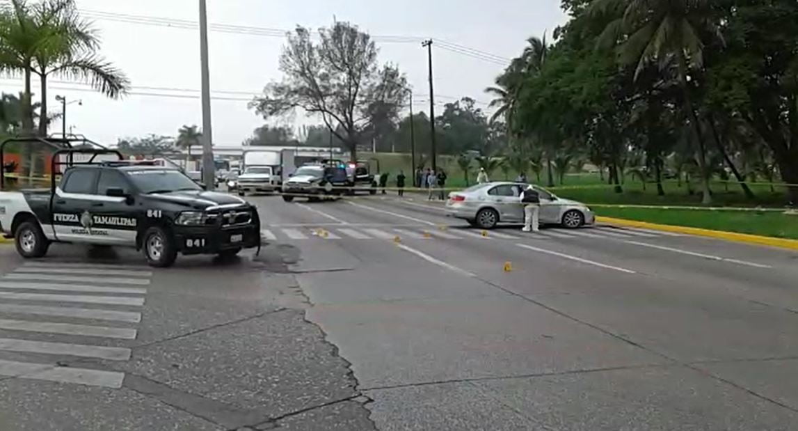 Sujetos intentan saquear Oxxo y uno muere de infarto