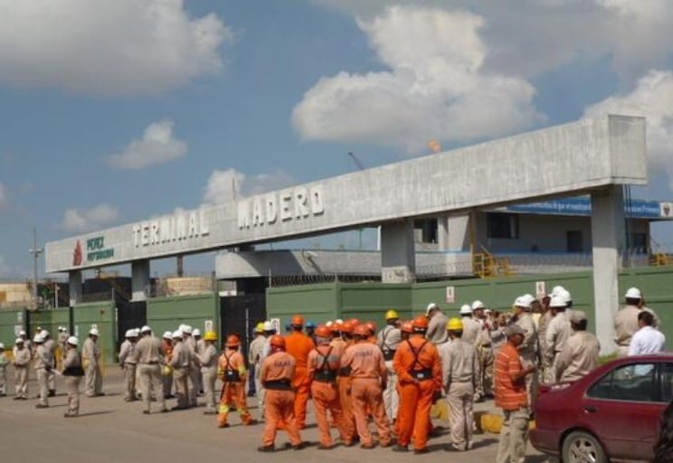 Descartan desabasto tras toma de instalaciones de Pemex en Madero