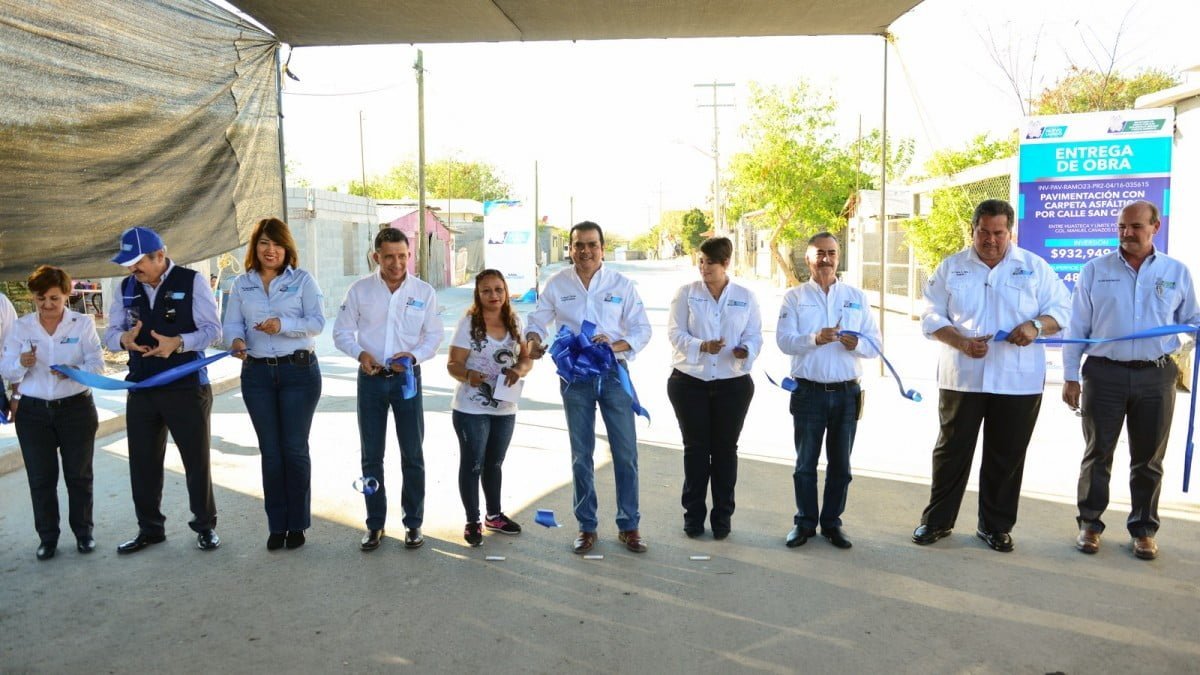 Entrega Enrique Rivas obras de pavimentación en la Cavazos Lerma y Francisco Villa