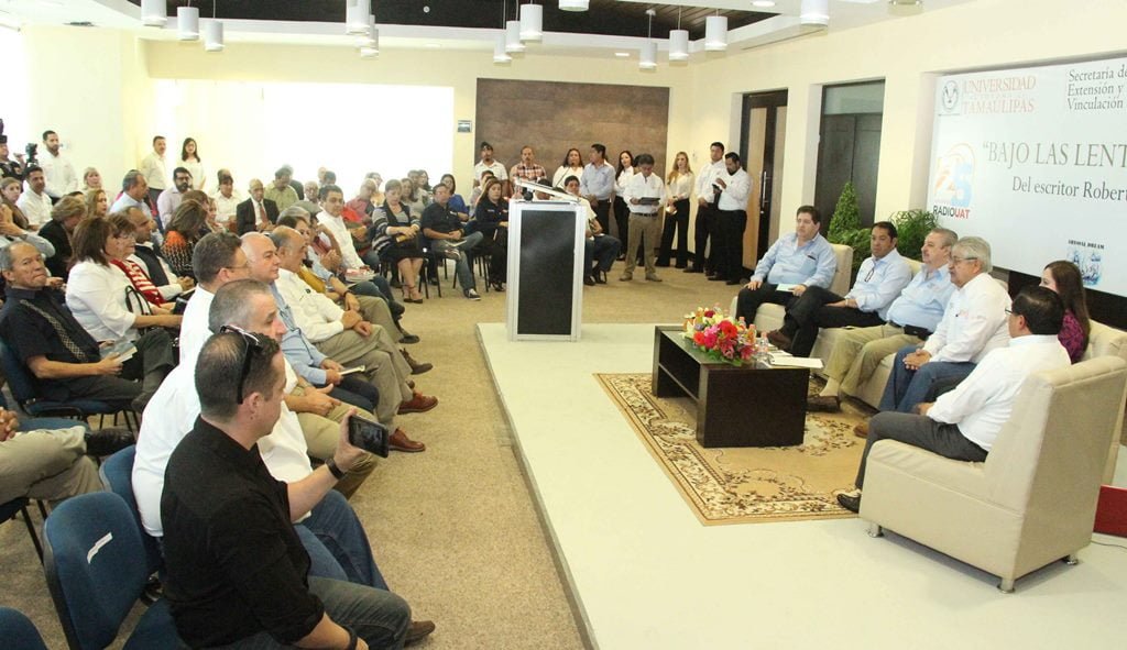Los universitarios estamos orgullosos de Radio UAT: Rector