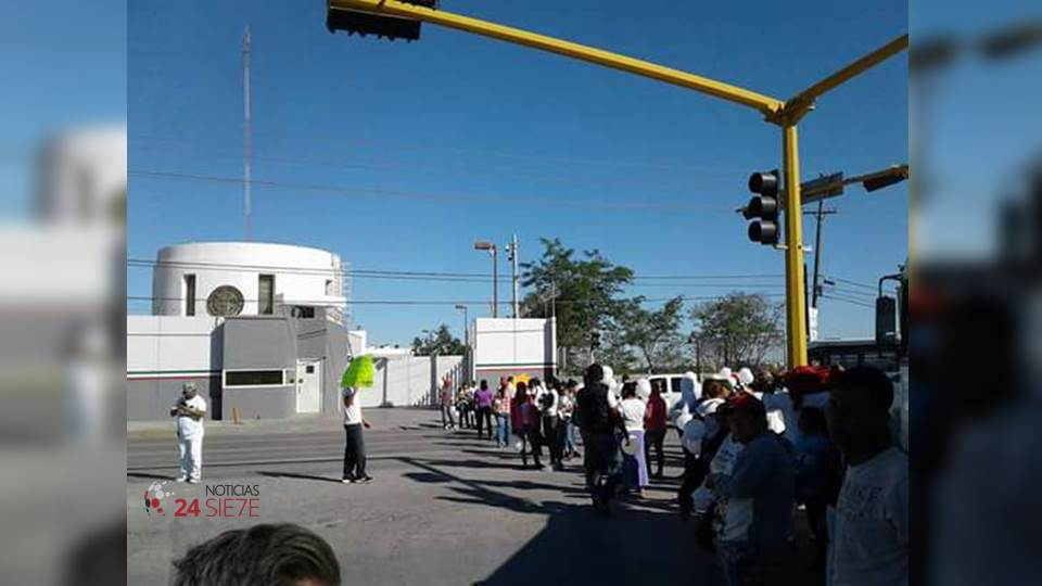Ciudadanos bloquean calles en Reynosa; exigen retirada de Fuerzas Federales