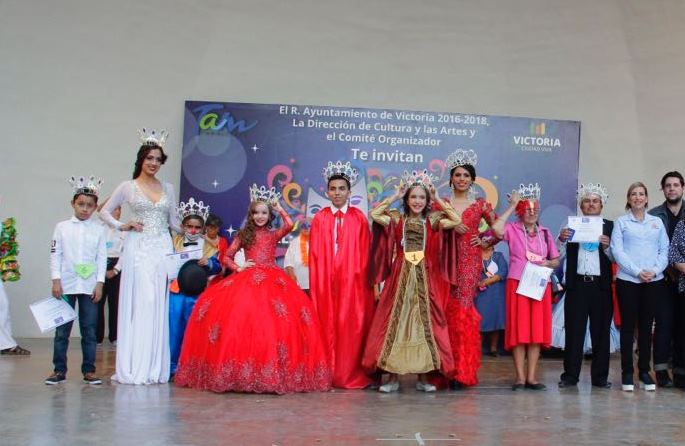 Coronan a Reyes del Carnaval Victoria 2017