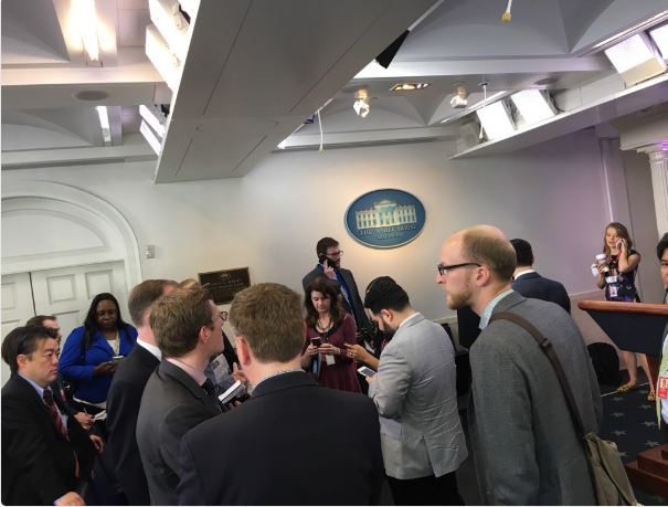 Niegan acceso a reporteros de medios criticados por Trump