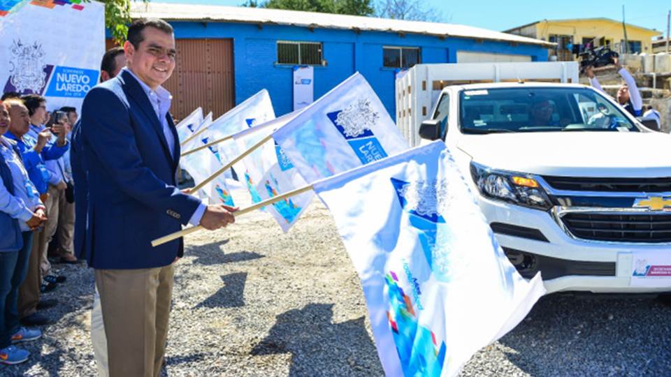 Con 5 camionetas nuevas buscan agilizar reparto de despensas en Nuevo Laredo