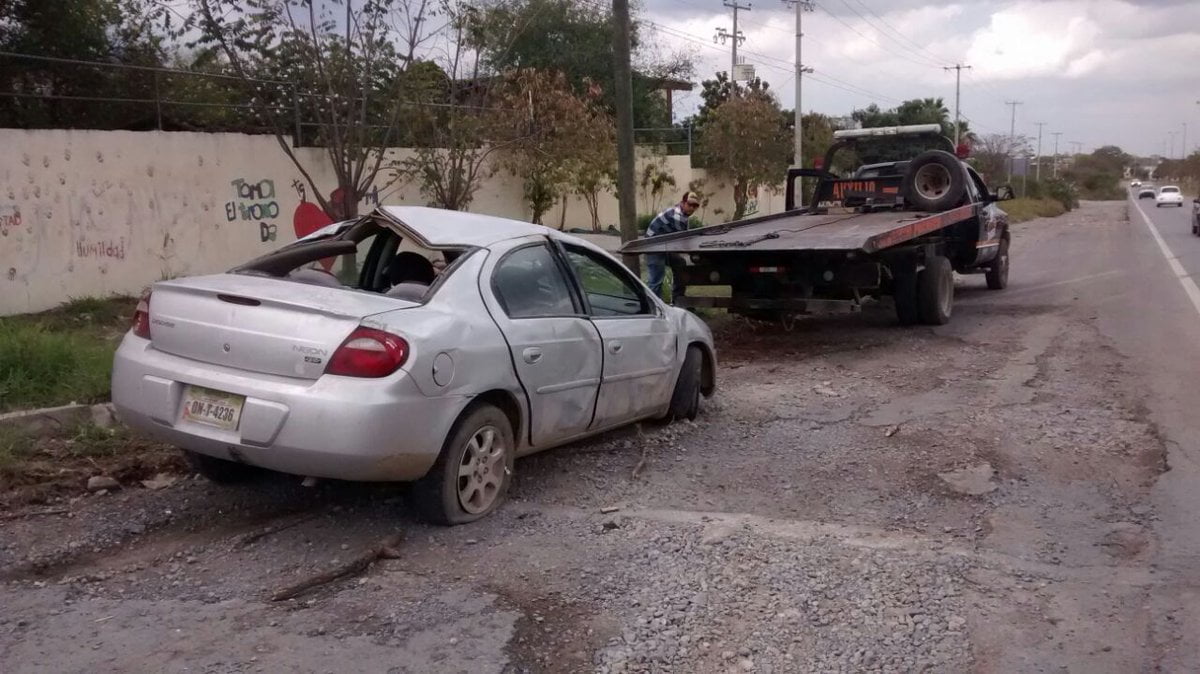 Vuelca por manejar alcoholizado y a exceso de velocidad