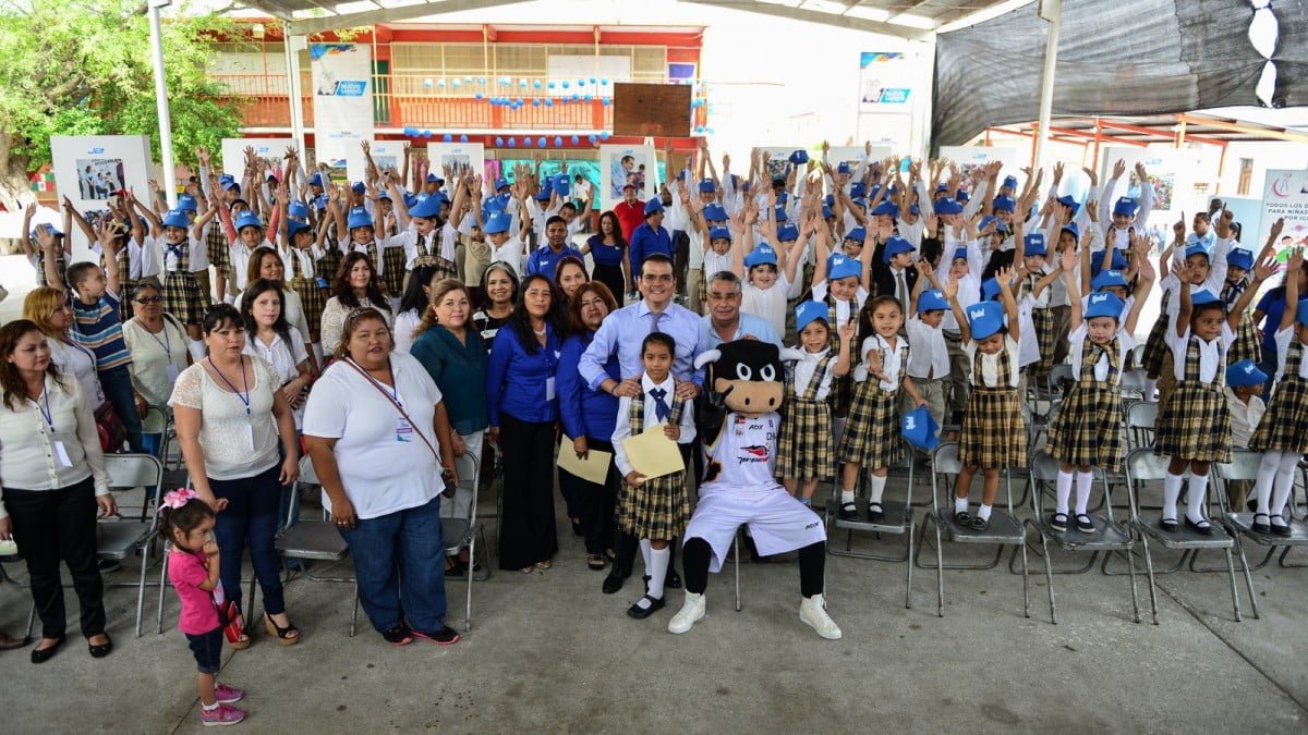 Llegan en Nuevo Laredo a 50 planteles del programa Escuela Digna y Moderna