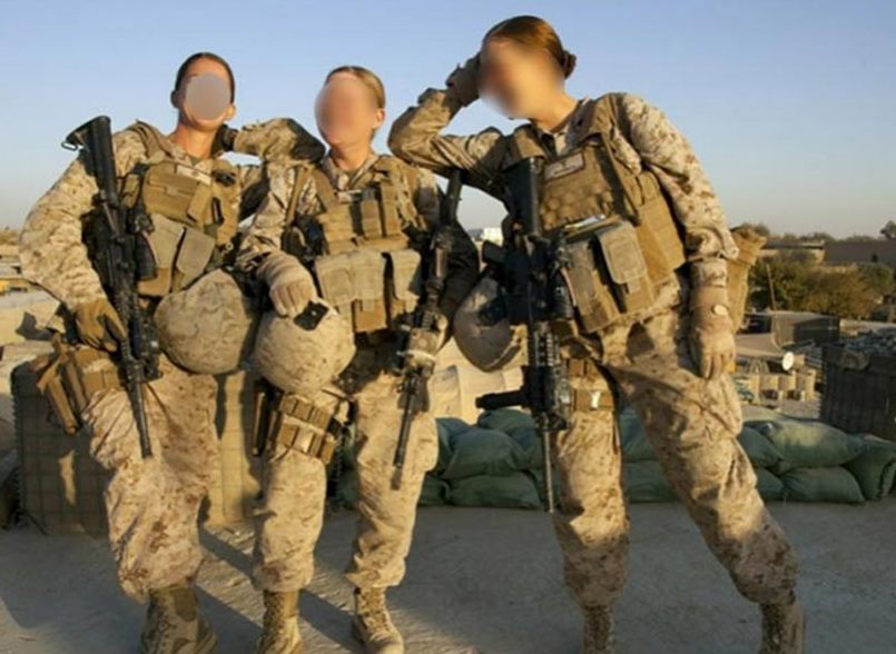 Marines compartían fotos de mujeres soldado desnudas