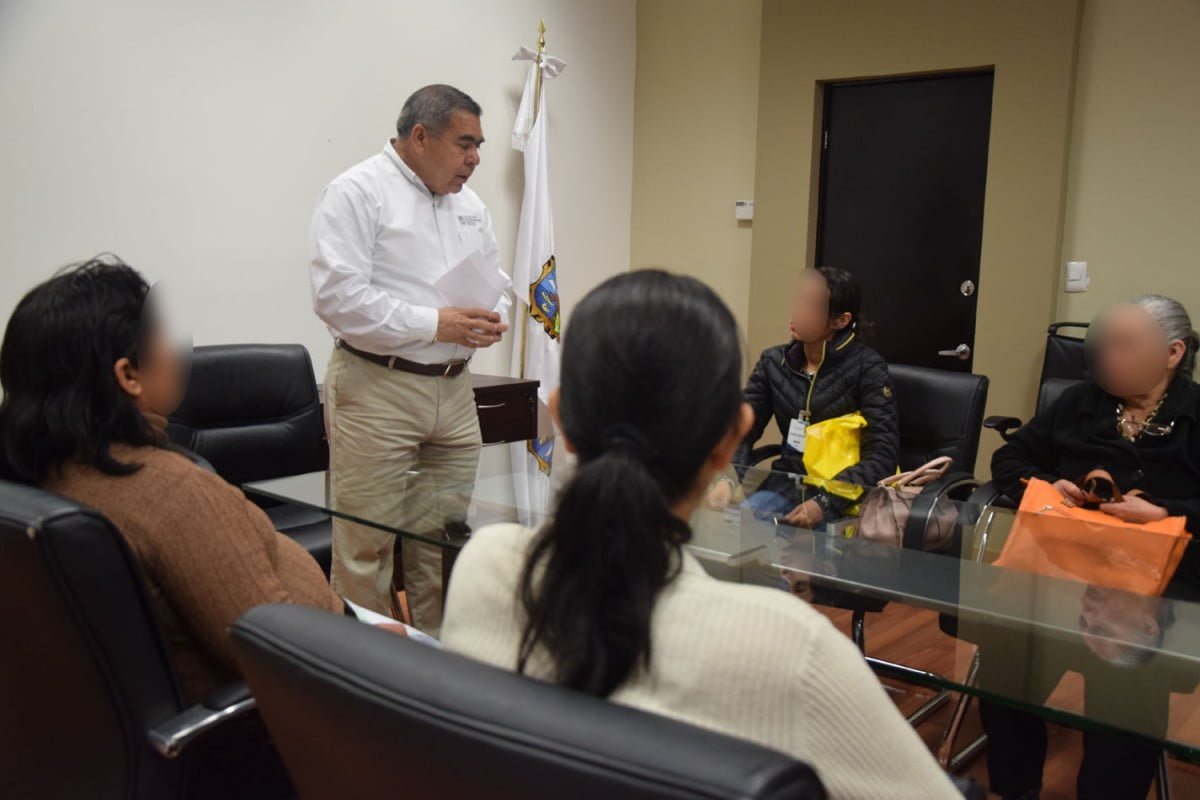 Entregan seguro de vida a familias de policías caídos