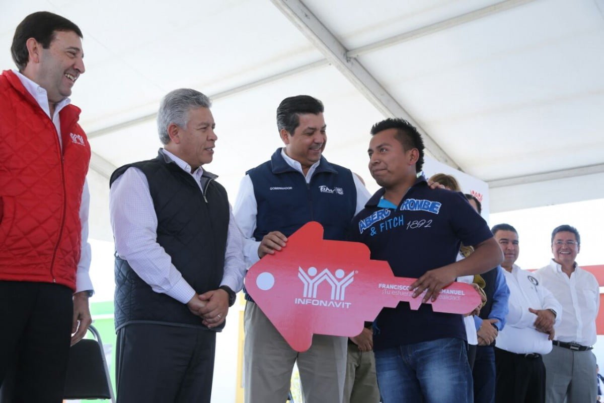 Entregan escrituras y créditos de vivienda en Reynosa