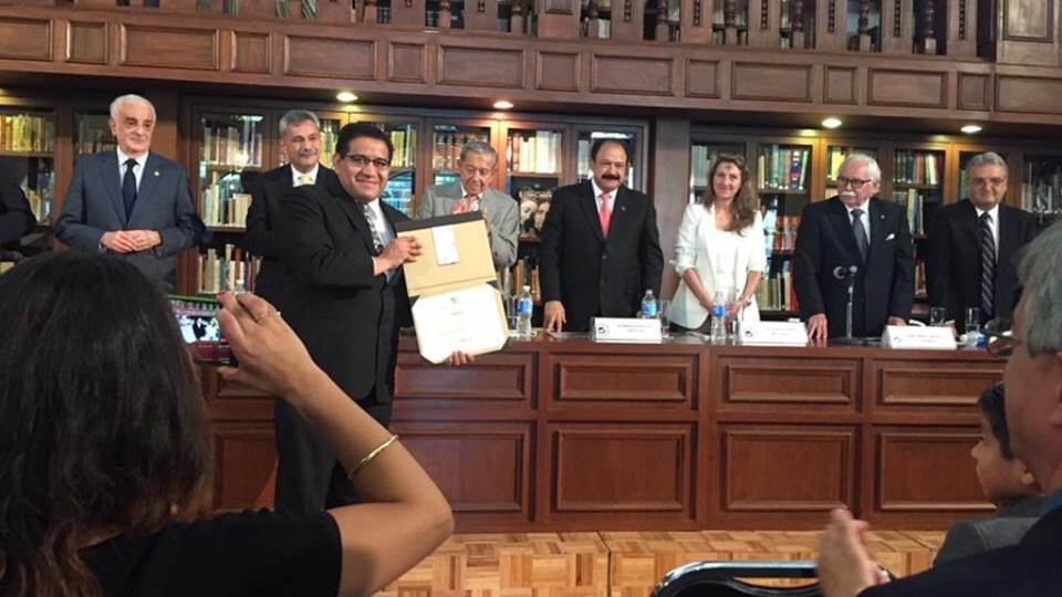 Otorgan Premio Nacional de Salud a científico de la UAT