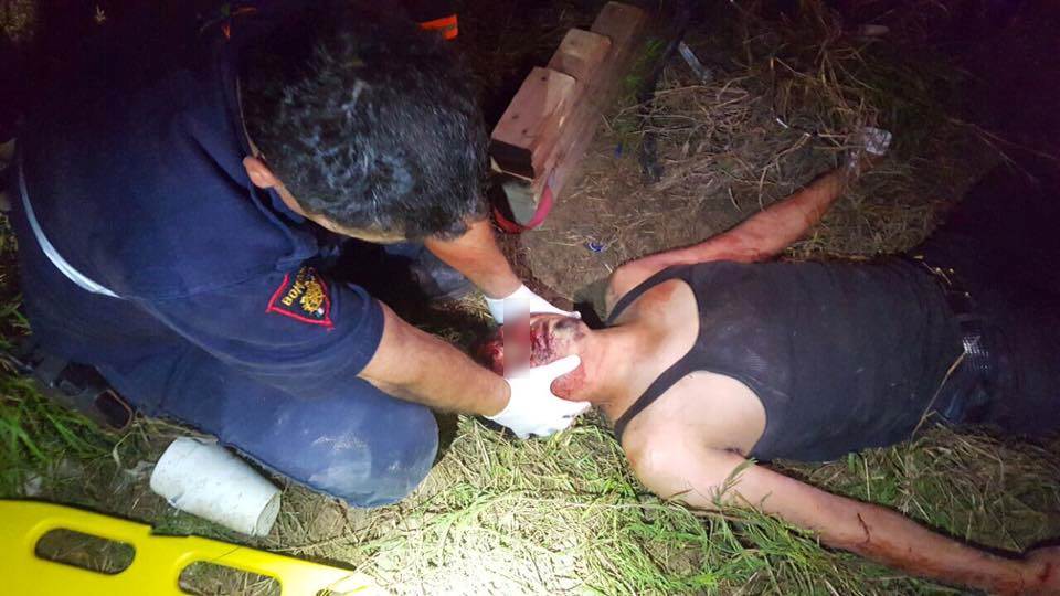 Resulta herido al volcar por intentar esquivar un tráiler