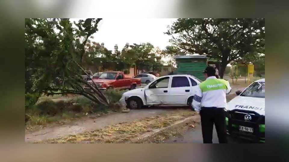 Mujer se desmaya al volante por no tomar su medicamento (VIDEO)