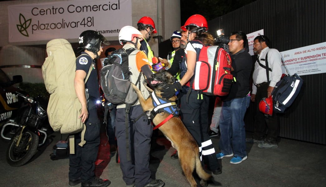Fallecen 7 personas tras derrumbe en construcción de un estacionamiento