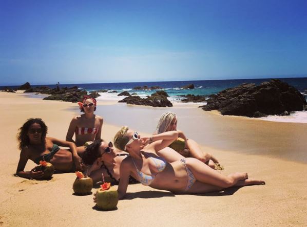 Katy Perry sube la temperatura en bikini  (FOTOS)