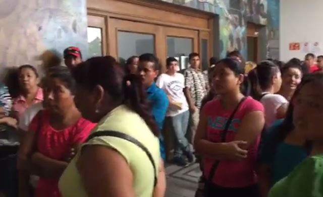 Demandan alumbrado público colonos de Victoria (VIDEO)