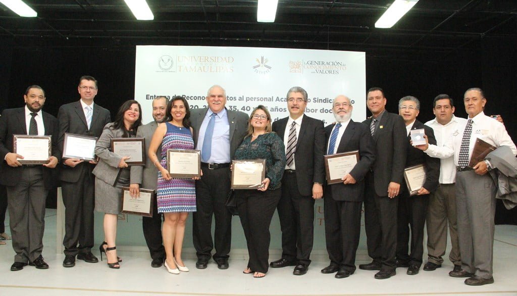Reconoce UAT trayectoria de sus docentes