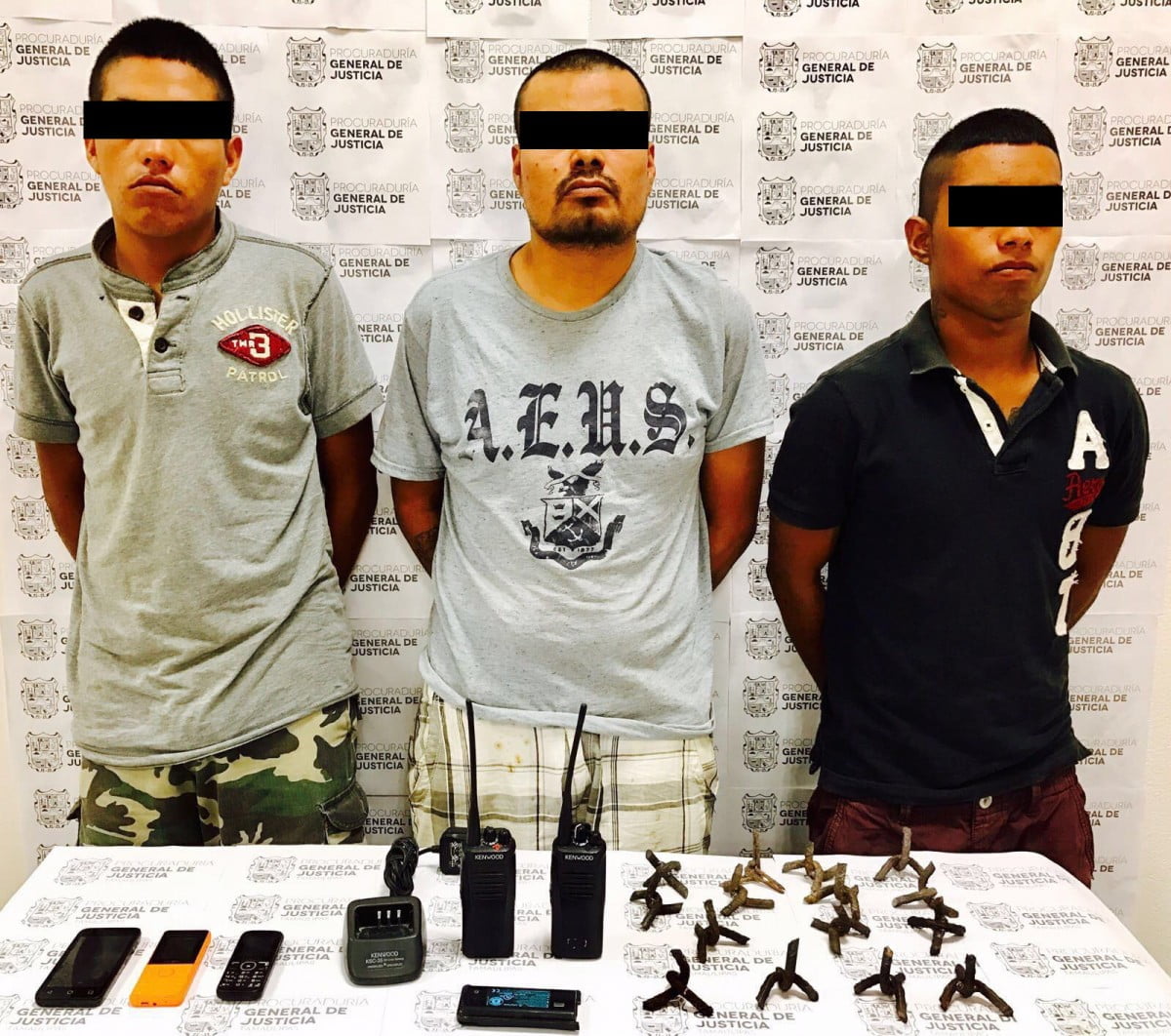 Sujetos lanzan «poncha llantas» contra policías en Reynosa