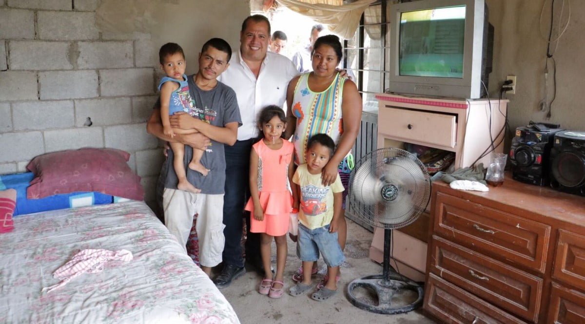 Llevan programa «Pisos Firmes» a colonias del sur de Victoria