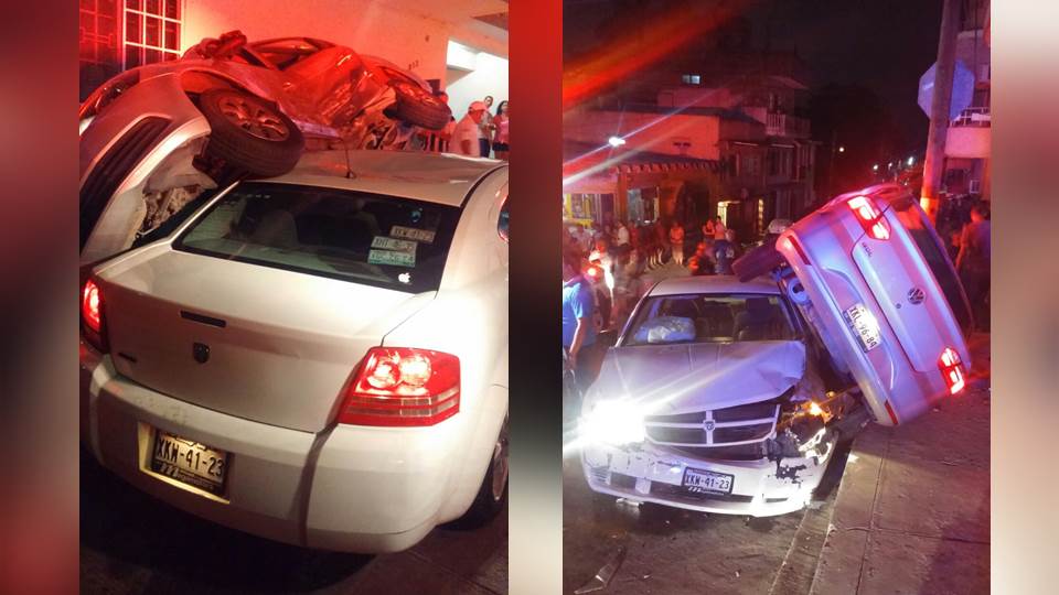 Aparatoso accidente deja 3 personas lesionadas