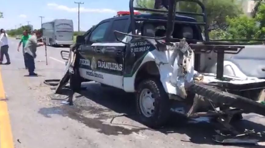 Choca autobús que transportaba reos del Penal de Victoria