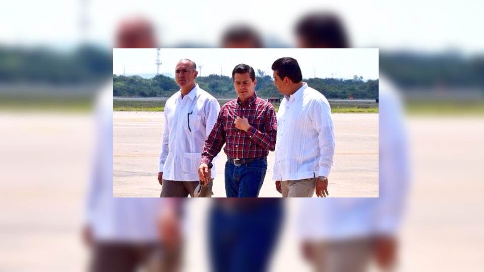 Llega Peña Nieto a aeropuerto de Tampico