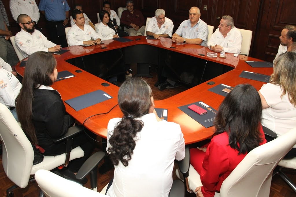 Certifican a maestros de la Facultad de Comercio de la UAT