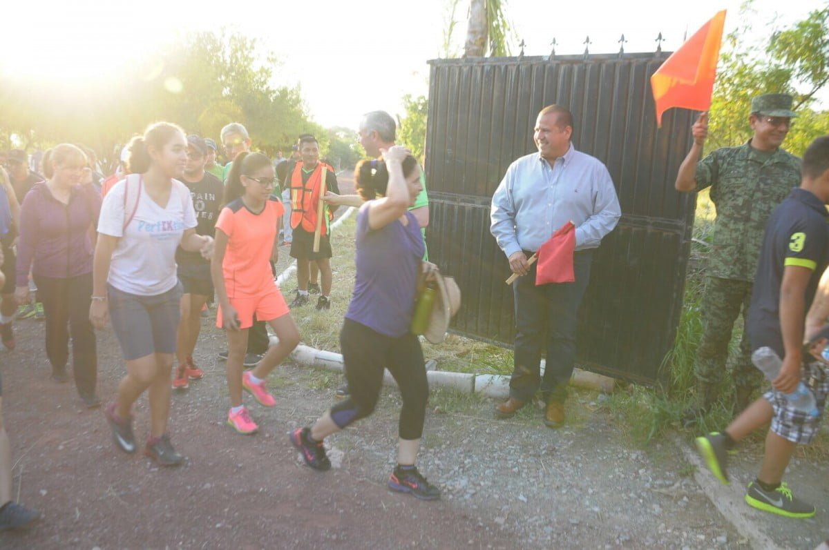 Conviven victorenses y militares en Caminata y Cabalgata