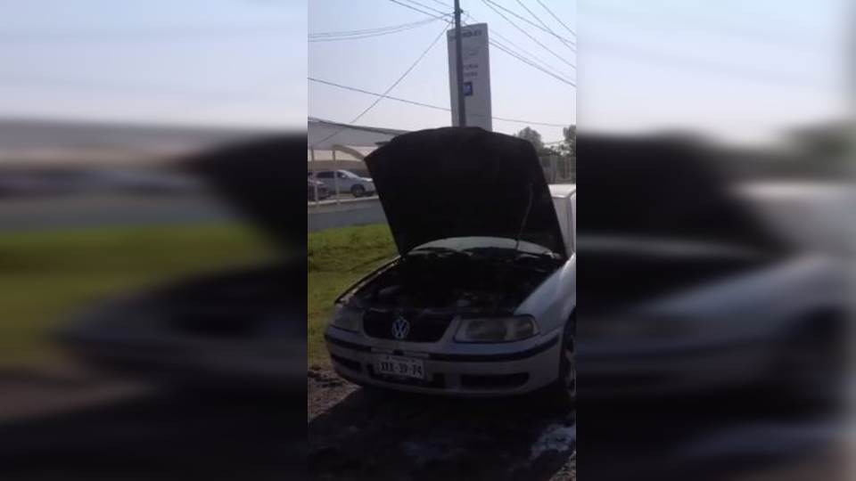 Se incendia automóvil en Victoria
