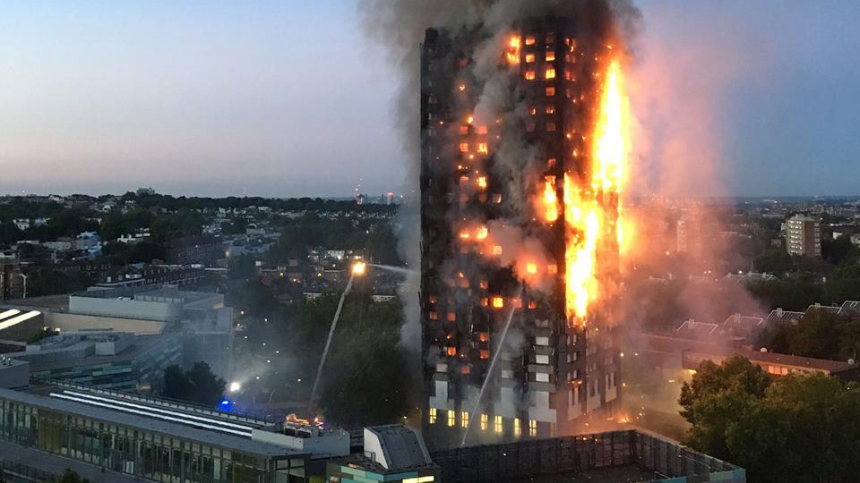 Al menos 6 muertos en impresionante incendio de torre