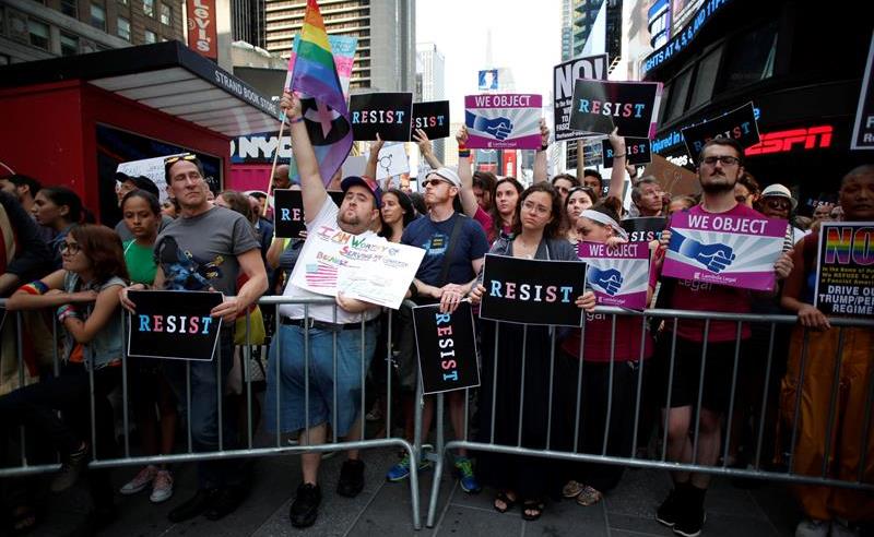 Canadá responde a Trump e invita transexuales al Ejército