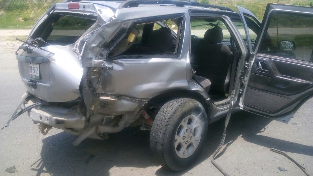 Choca y huye del lugar dejando herido a su amigo